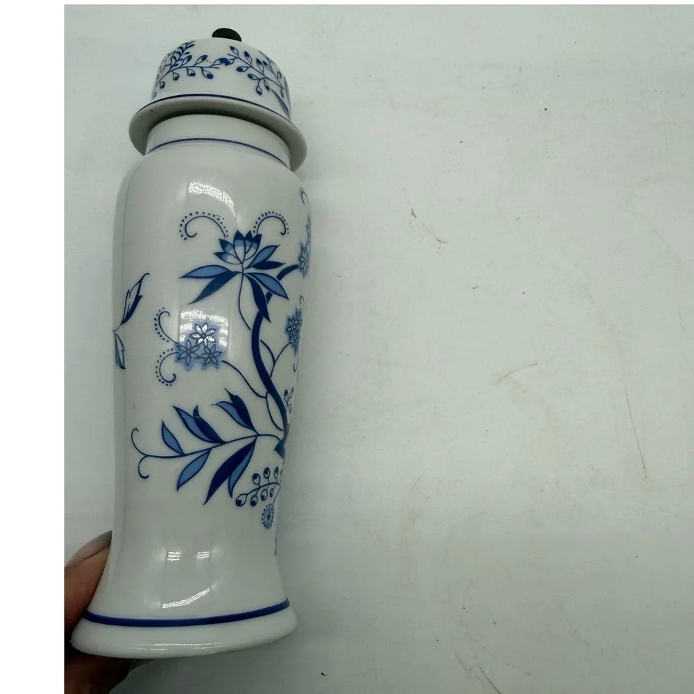 Vintage Blue Onion Porcelain Pepper Mill Grinder Floral Zwiebelmuster Pattern